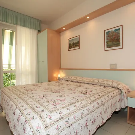 Отель Vera Марина-ди-Масса